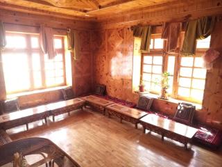 Snow Peaks View Homestay - 4