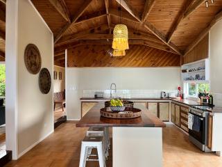 Rockpools - 5 Bedroom Oceanfront Villa - 2