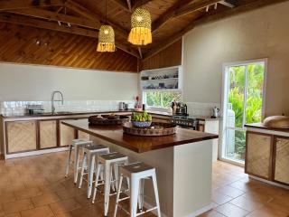 Rockpools - 5 Bedroom Oceanfront Villa - 1