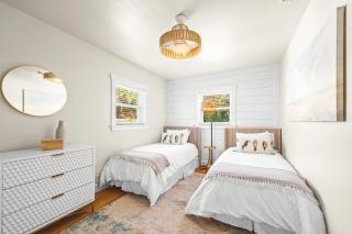 The Cottage on Pine - Luxury Boho Beach Cottage wPvt Heated Pool On Pine Ave - 5