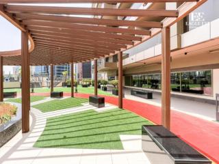 Spacious 1 Bed with Burj Khalifa View accommodates 3 or 4 - 7