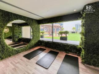 Spacious 1 Bed with Burj Khalifa View accommodates 3 or 4 - 1