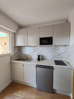 Studio avec coin nuit climatisé au pied de la Marina de Fréjus - 4
