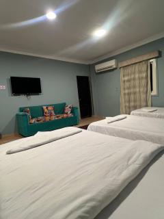 Carlos sphinx pyramids hotel - 1