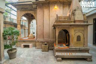 StayVista at Vintage Varanasi by the Ganges with Wi-Fi, Boards Games - 9