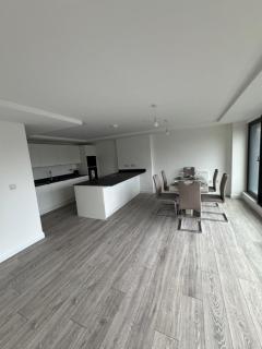 Modern City Retreat with Skyline Views and Free Parking - 5