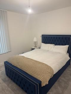 Modern City Retreat with Skyline Views and Free Parking - 3