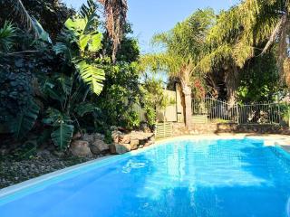 Sun-Soaked house close to Joondalup City and Beach - 2