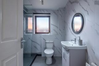Spacious 2br Near Queens Uni & City Centre - 1