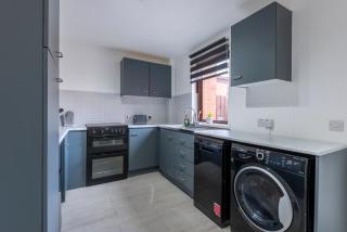 Spacious 2br Near Queens Uni & City Centre - 2