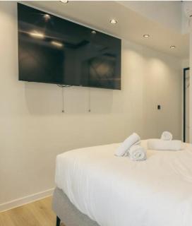 Family Central Retreat by Zeus Suites - 1