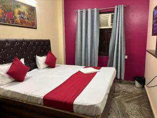 Hotel The Pacific Inn - 2