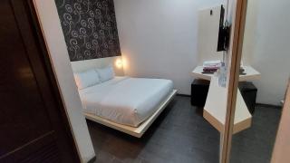 Aura Syaria Guest House - 8