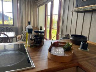 Nice And Central With Terrace - 4