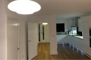4Bed House - Direct links into Central London - 5
