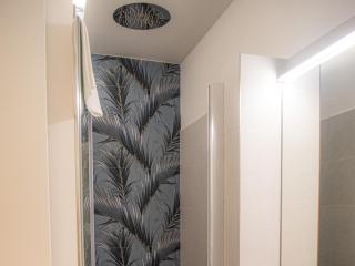 Designer Loft in the Center - Wi-Fi - 3