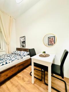 Cozy 5 BR Shared Apartment for 10P 10-Min to Kaufpark Alterlaa - 7