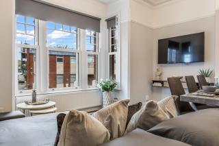 The Grand Edwardian 3 Bedroom Apartment - 8