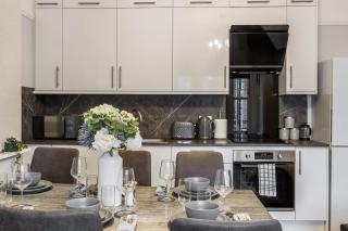 The Grand Edwardian 3 Bedroom Apartment - 3