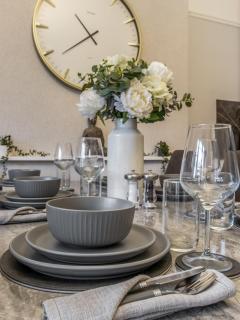 The Grand Edwardian 3 Bedroom Apartment - Edgware - 1