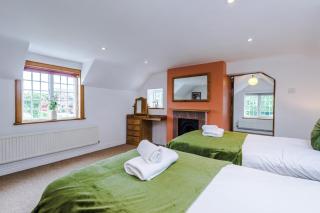 3BR Dodleston Stay Sleep 5 Family & Contractors - 8