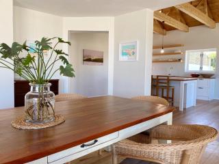 Leon's Seaview Beachhouse - 1