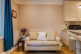 Cosy 2BD Hideaway in East Putney - 7