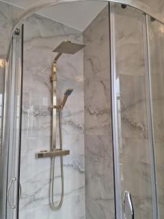 Newly Refurbished Flat - 6