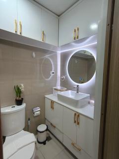 MOA, SMDC Good Stays - Shore 2 Unit 1956 Tower 1 - 5