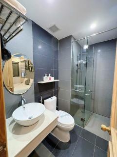 Dang's Hotel - 8