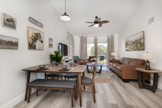 Pondview Modern Farmhouse Condo Half Mile to Beach - 9