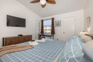 Pondview Modern Farmhouse Condo Half Mile to Beach - 5