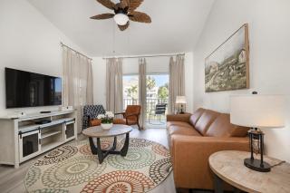 Pondview Modern Farmhouse Condo Half Mile to Beach - 4