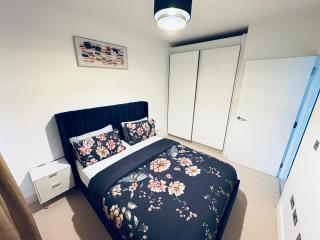 Cozy Bedroom in a Townhouse Next to Jewellery Quarters and City Centre - 0
