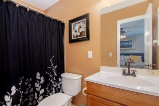 Cozy Retreat 13 min to Beach - 7