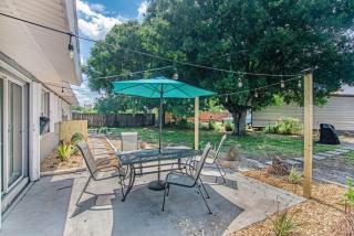 Cozy Retreat 13 min to Beach - 4