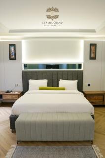 Le Aura Grand Hotel - 9