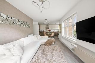 Corporate 2-Bed Flat, Near Shepperton & Egham - 4