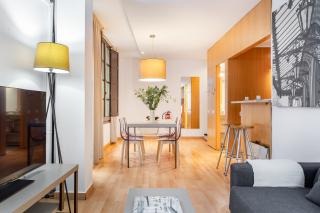 Aspasios Plaza Real Apartments - 9