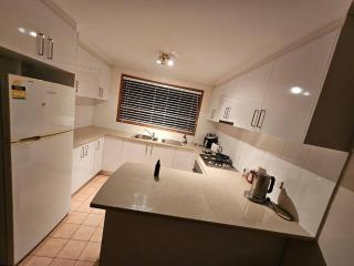 Home Near Melbourne Airport - 8