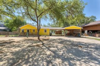 Lakeshore Escapes on Canyon Lake waterfront - 8