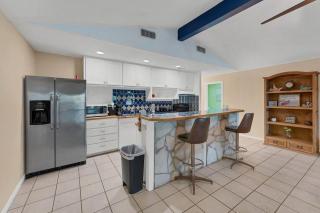 Lakeshore Escapes on Canyon Lake waterfront - 4