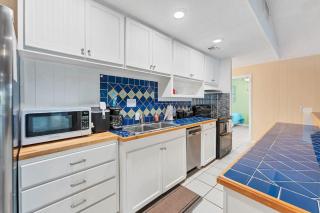 Lakeshore Escapes on Canyon Lake waterfront - 3