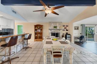 Lakeshore Escapes on Canyon Lake waterfront - 1