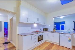 Comfy & Budget-Friendly Home in Balwyn - Quiet & Close to Melbourne CBD - 4