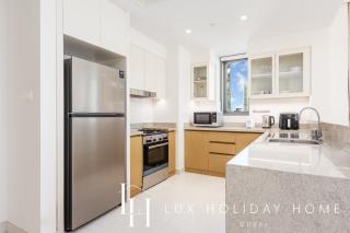 LUX The Creekside Skyline View Suite - 1