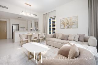 LUX The Creekside Skyline View Suite - 3