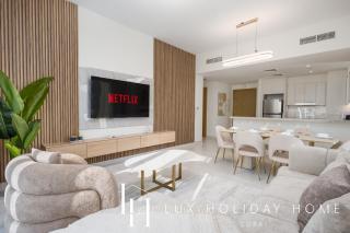 LUX The Creekside Skyline View Suite - 8