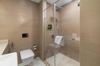 Stylish 1-Bedroom with Balcony & Amenities in Marina - 5