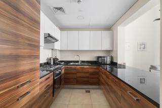 Stylish 1-Bedroom with Balcony & Amenities in Marina - 8